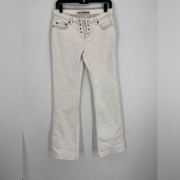 Express Juniors’ Low Rise Flared White Jeans size 3/4 - Picture 1 of 4